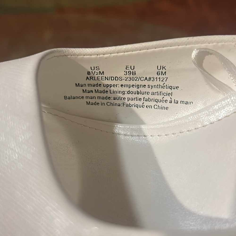 🎉HOST PICK🎉 DKNY Arleen White Open Toe Mules - Picture 6 of 8